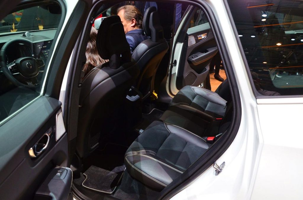 hd-genve_2017_live_volvo_xc60_1-8