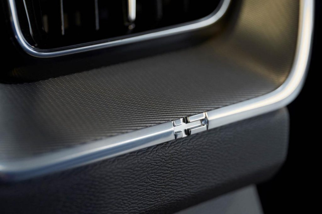 hd-genve_2017_live_volvo_xc60_2-10