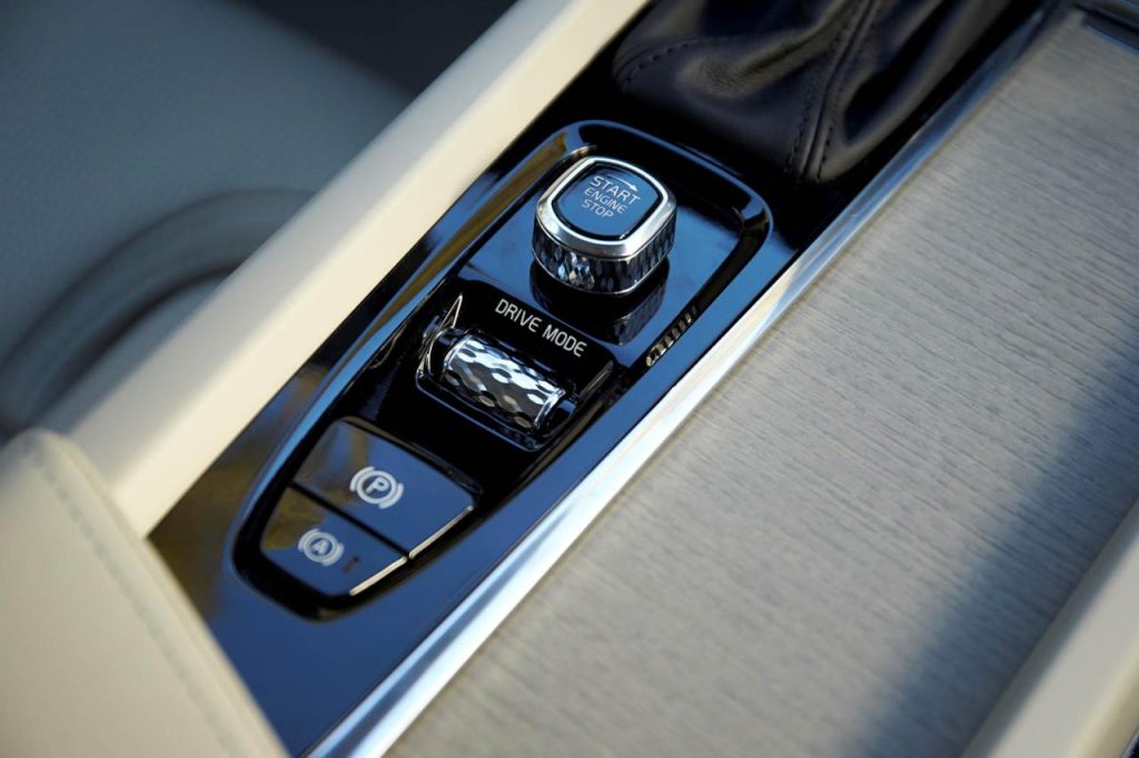 hd-genve_2017_live_volvo_xc60_2-15