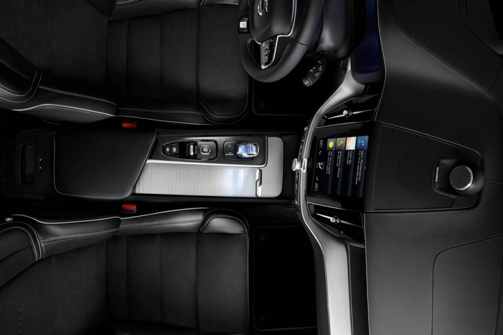 hd-genve_2017_live_volvo_xc60_2-45