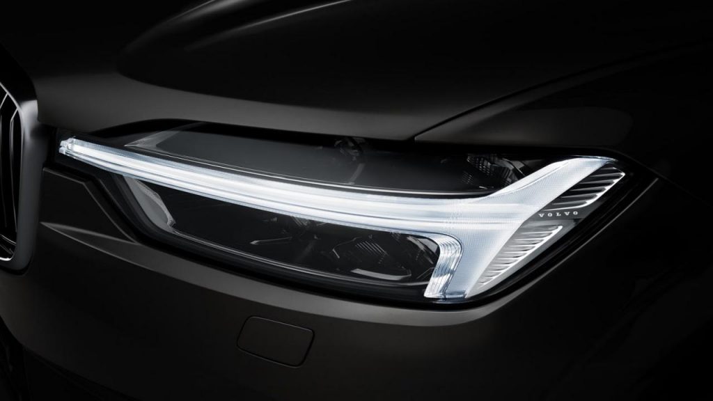 hd-genve_2017_teaser_volvo_xc60_1-1