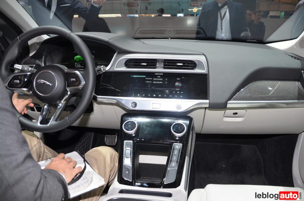hd-genve_2018_live_jaguar_i_pace_2-5