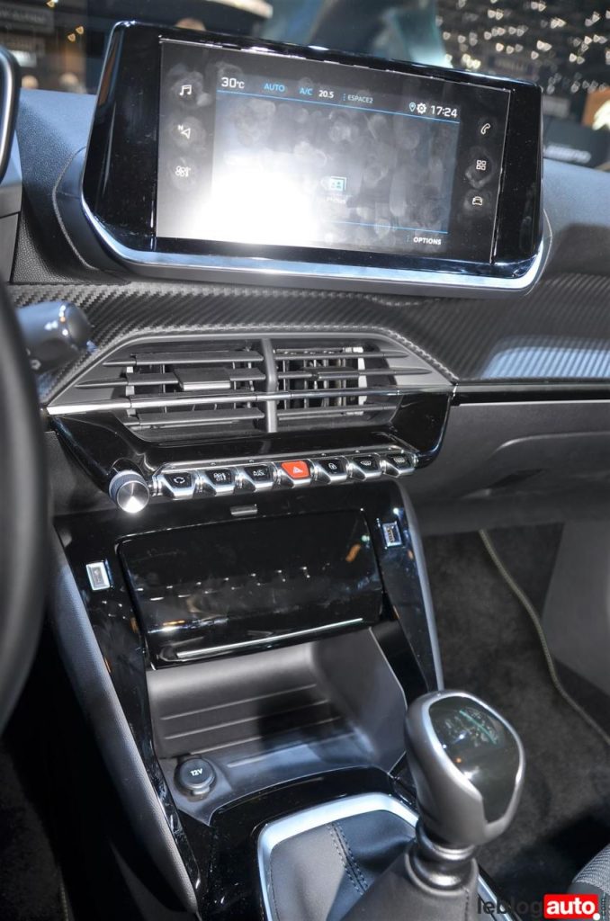 hd-genve_2019_peugeot_208_allure_1-1