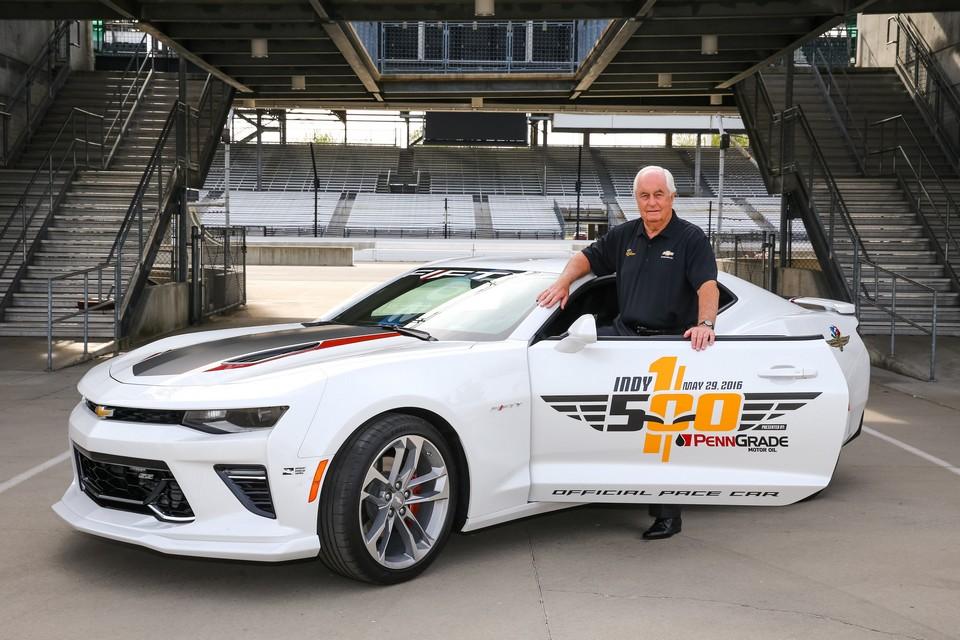 hd-indycar_2016_roger_penske_mnera_la_danse_indy_1