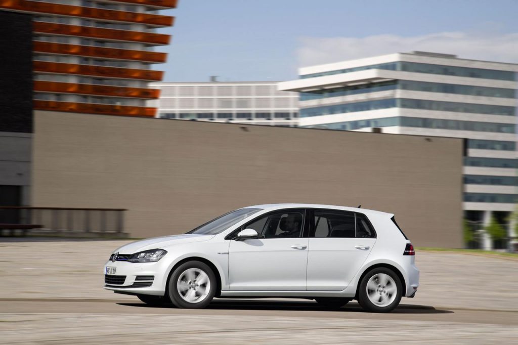 hd-la_golf_bluemotion_passe_l_essence_1-7