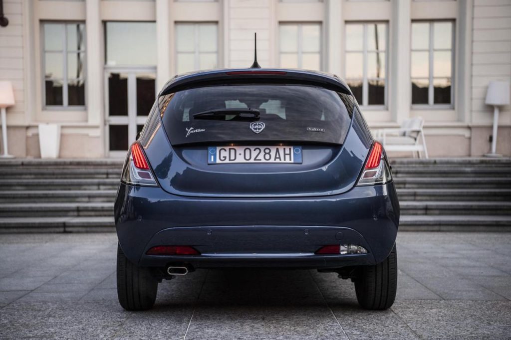 hd-la_lancia_ypsilon_n_en_finit_pas_de_mourir_1-10