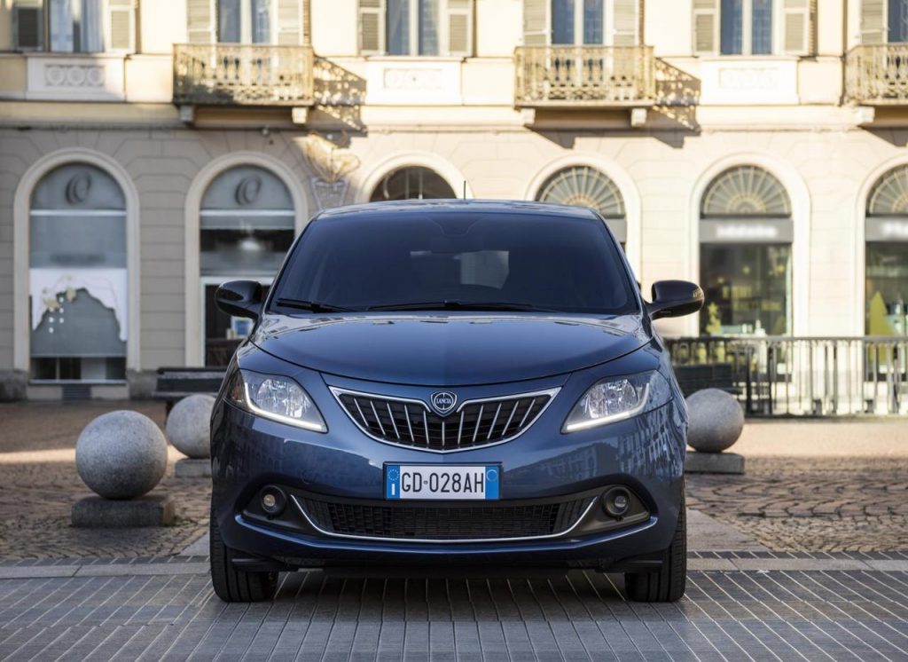 hd-la_lancia_ypsilon_n_en_finit_pas_de_mourir_1-11
