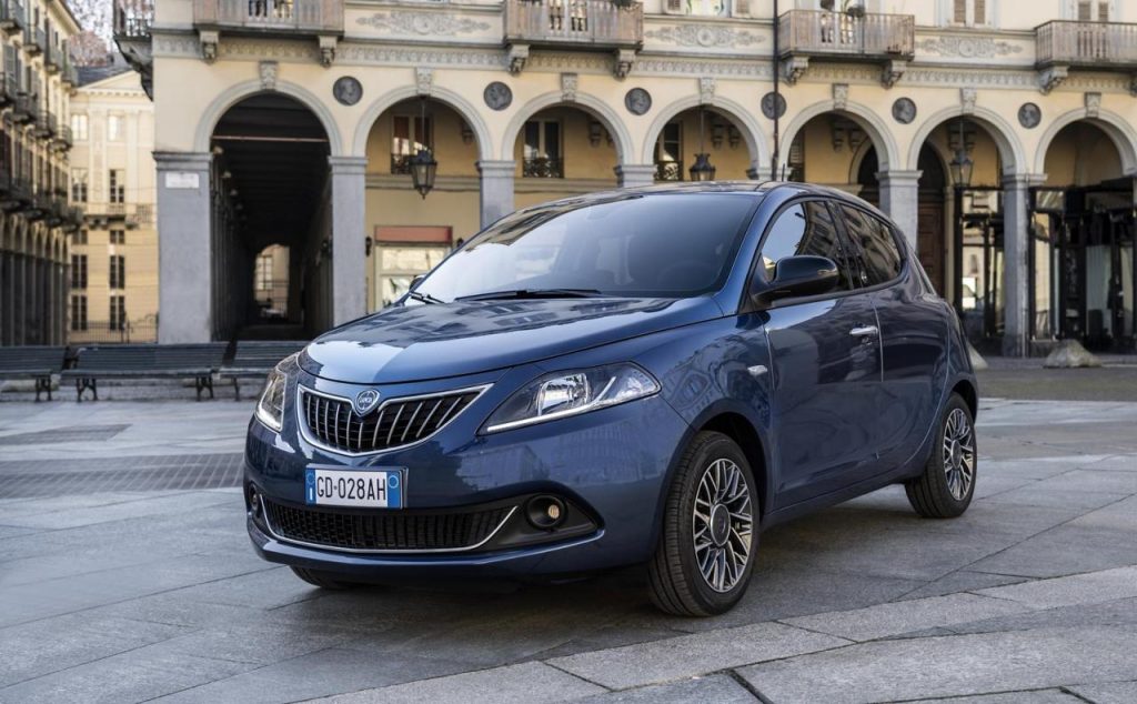 hd-la_lancia_ypsilon_n_en_finit_pas_de_mourir_1-12