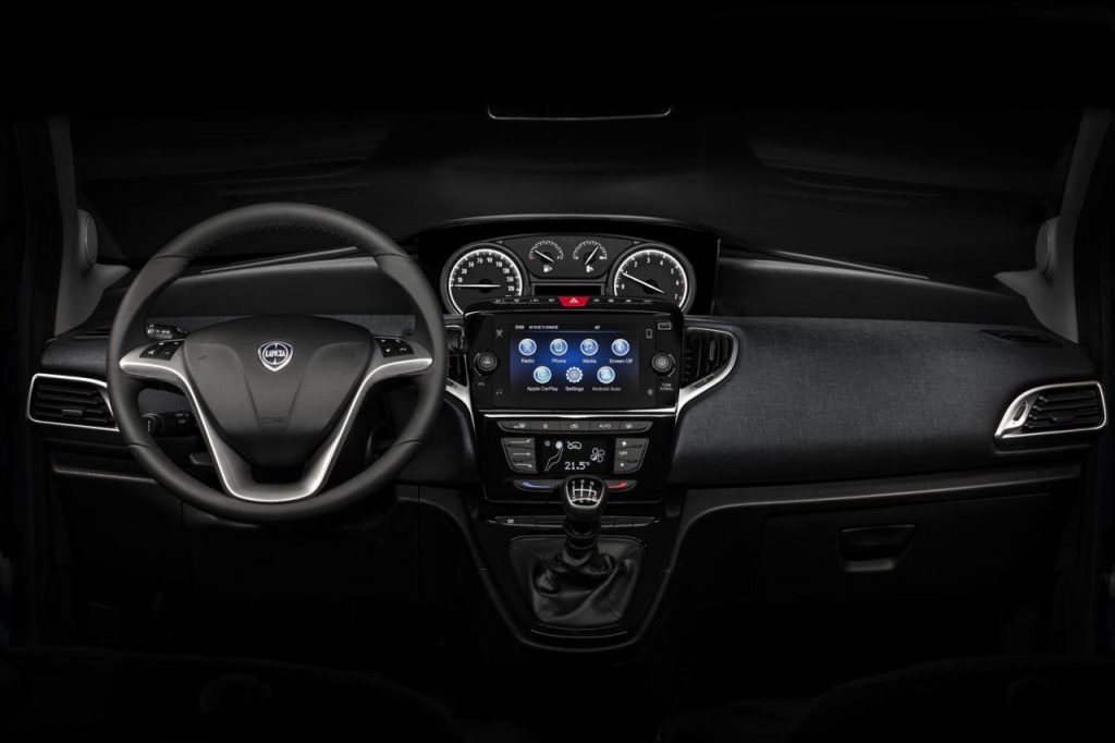 hd-la_lancia_ypsilon_n_en_finit_pas_de_mourir_1-3