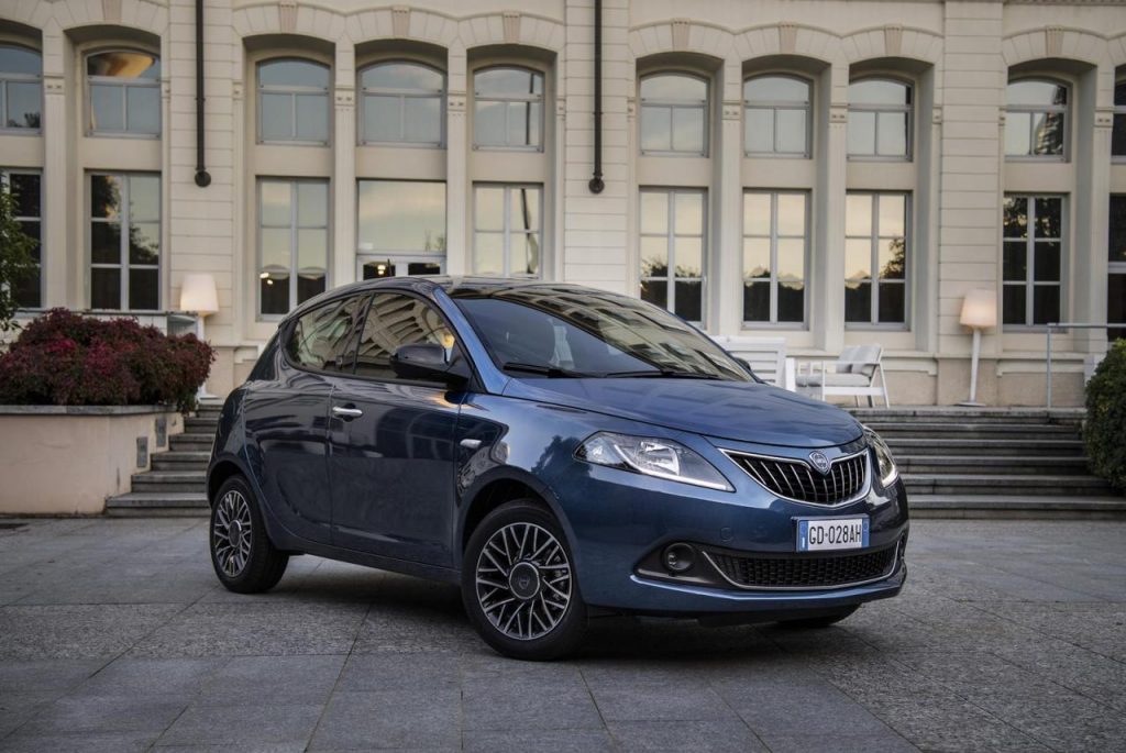 hd-la_lancia_ypsilon_n_en_finit_pas_de_mourir_1-8