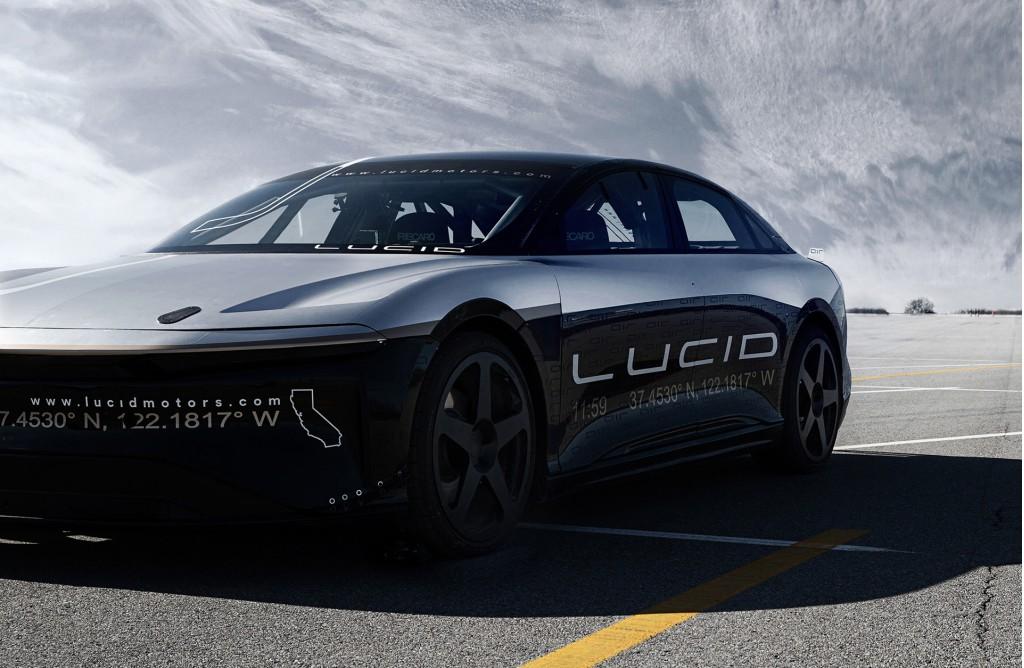 hd-la_lucid_air_fonce_350_km_h_1-3
