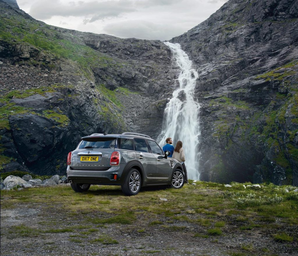 hd-la_mini_countryman_arrive_en_version_one_1-4