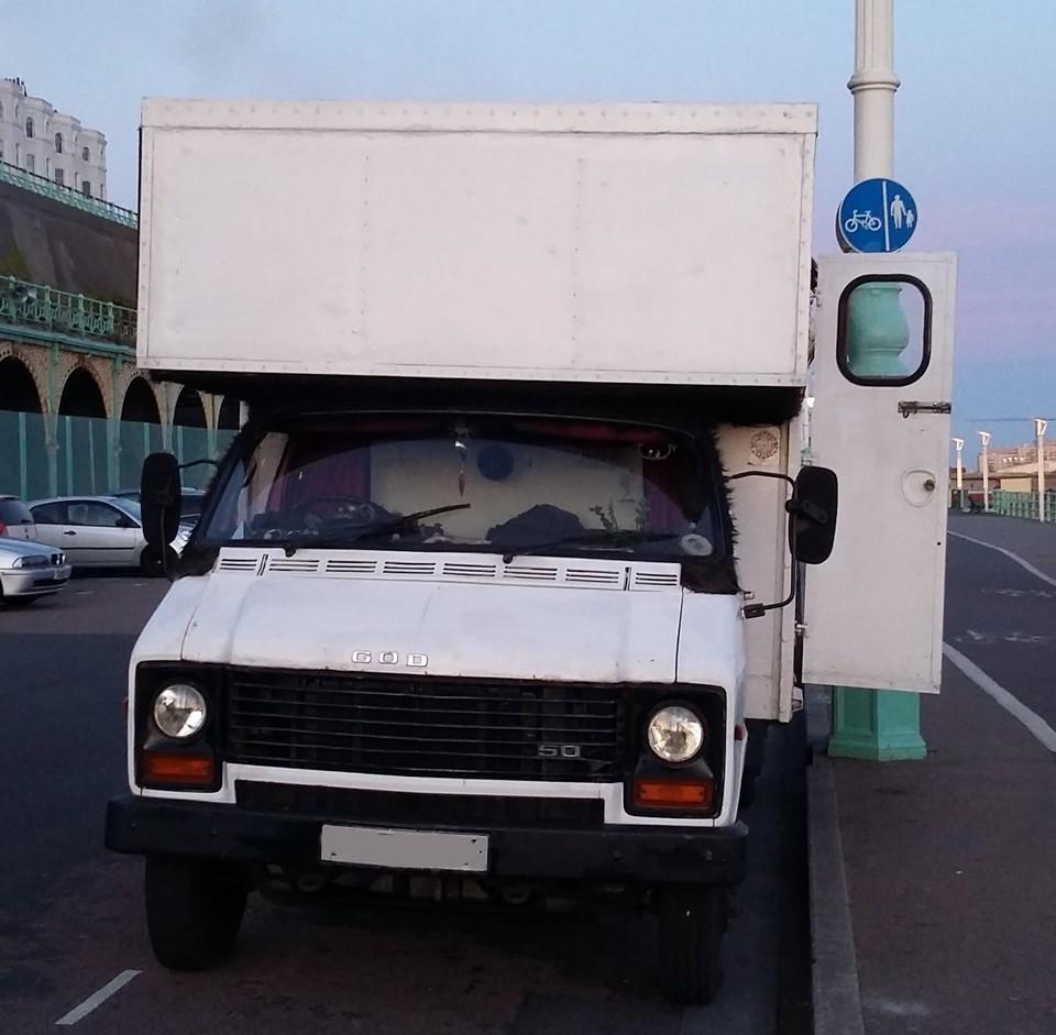 hd-le_conducteur_du_jour_god_is_a_renault_1-7