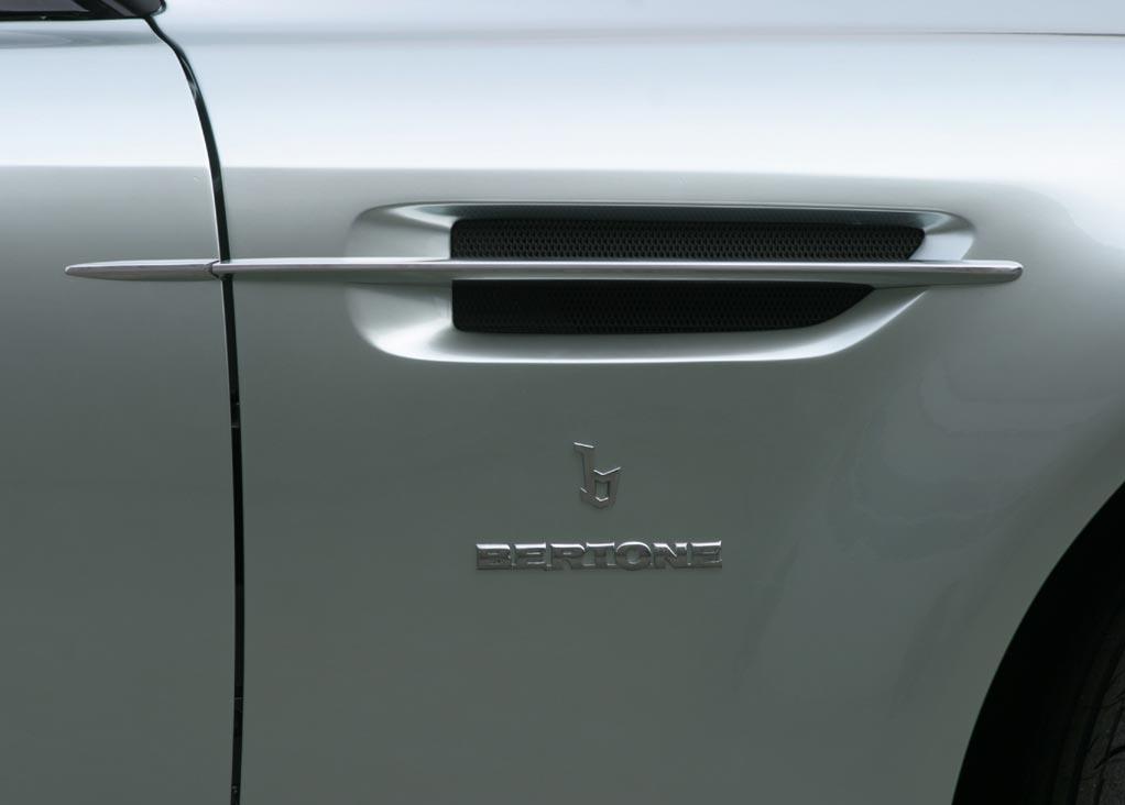 hd-les_concepts_bertone_aston_martin_jet_2_2004_1
