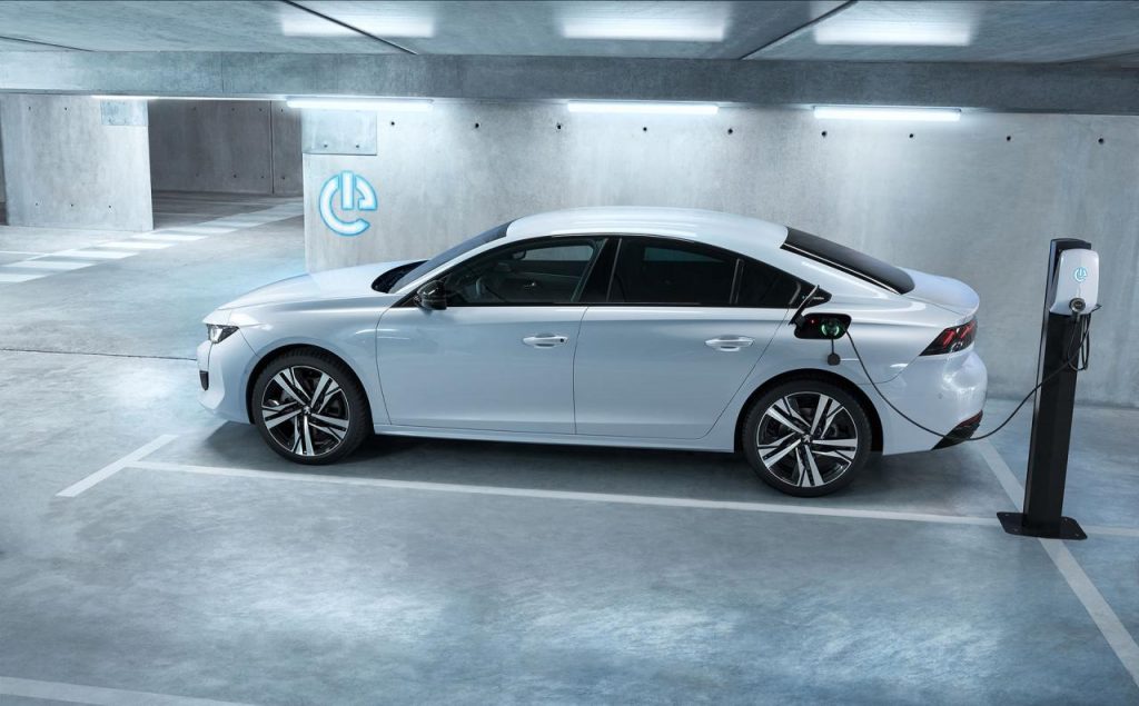 hd-les_peugeot_508_et_3008_passent_l_hybride_rechargeable_1-13