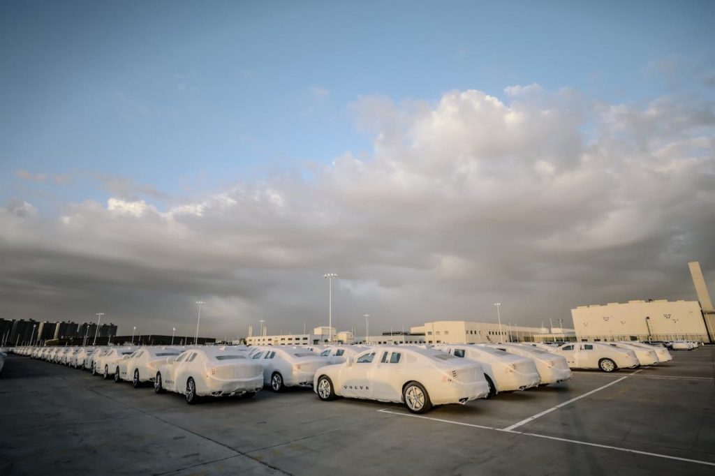 hd-les_premires_volvo_chinoises_arrivent_en_europe_1-11