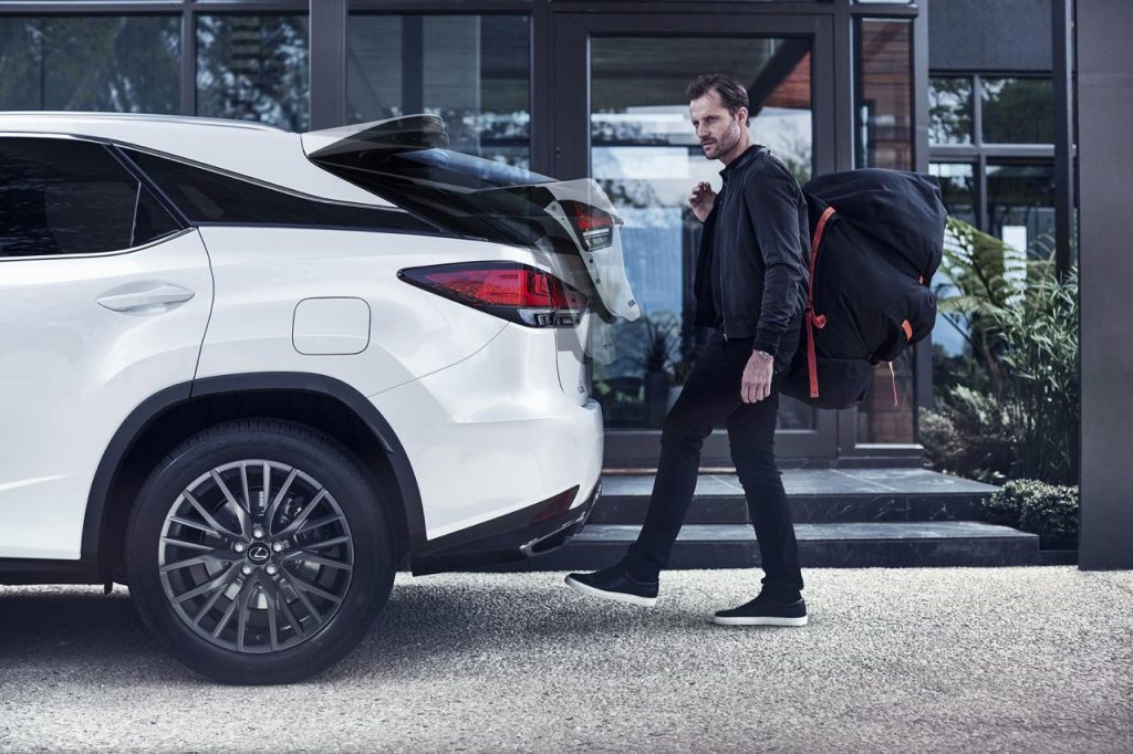 hd-lexus_rx_subtile_mise_jour_1-23