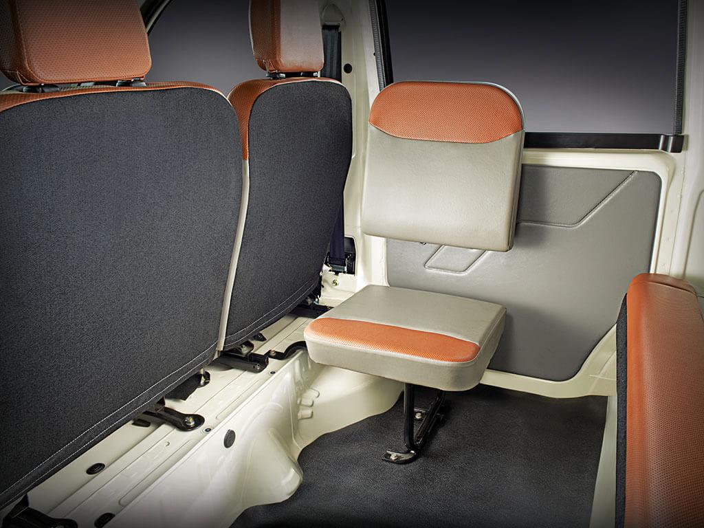 hd-mahindra_jeeto_minivan_1-2