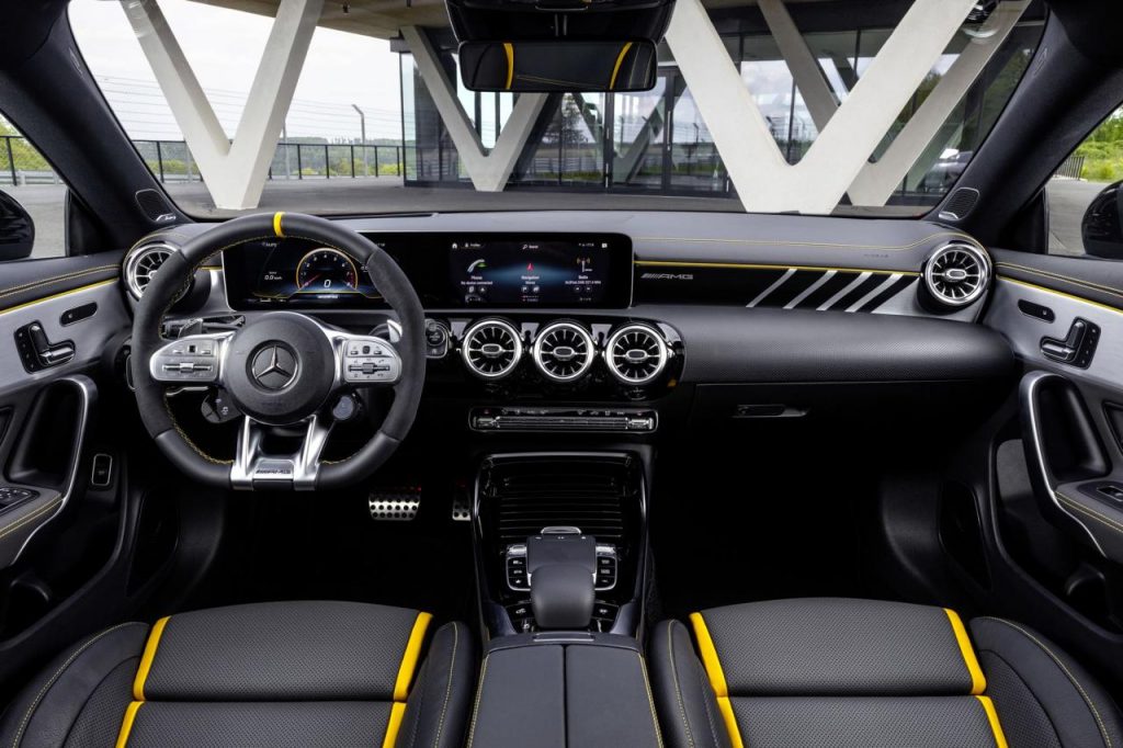 hd-mercedes_amg_a_45_4maticplus_et_cla_45_4maticplus_les_enfants_terribles_2