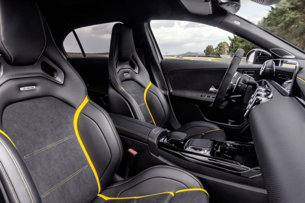 hd-mercedes_amg_a_45_4maticplus_et_cla_45_4maticplus_les_enfants_terribles_2-3