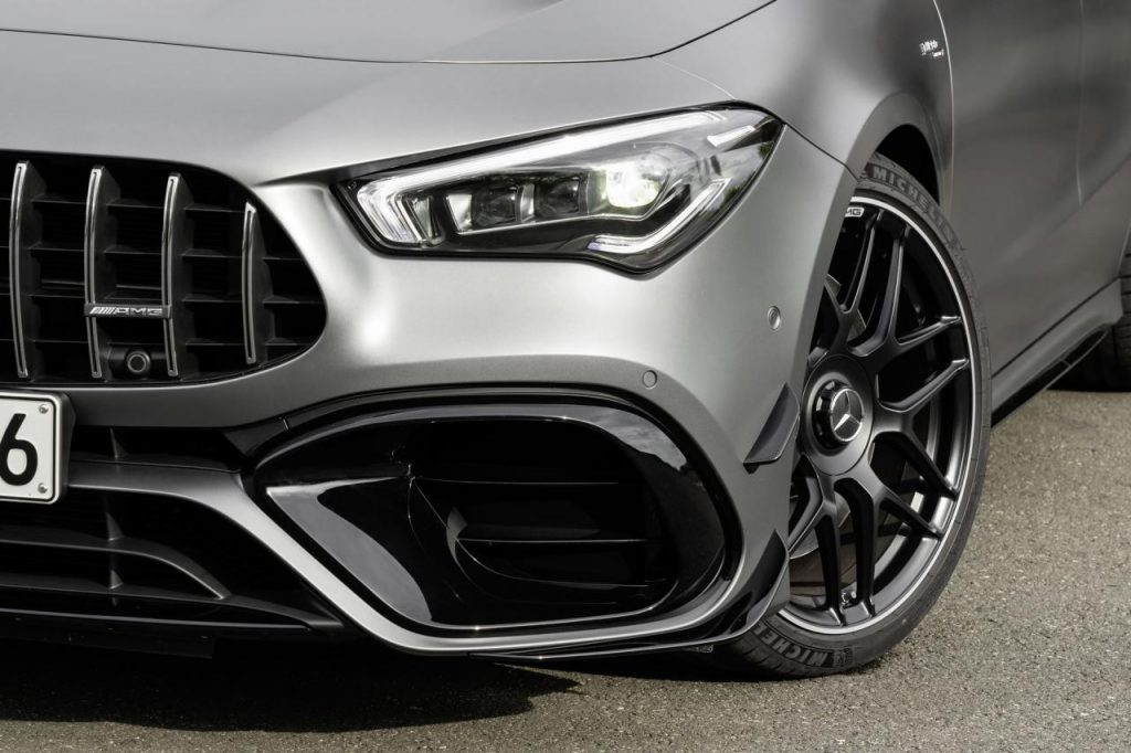 hd-mercedes_amg_a_45_4maticplus_et_cla_45_4maticplus_les_enfants_terribles_3-13
