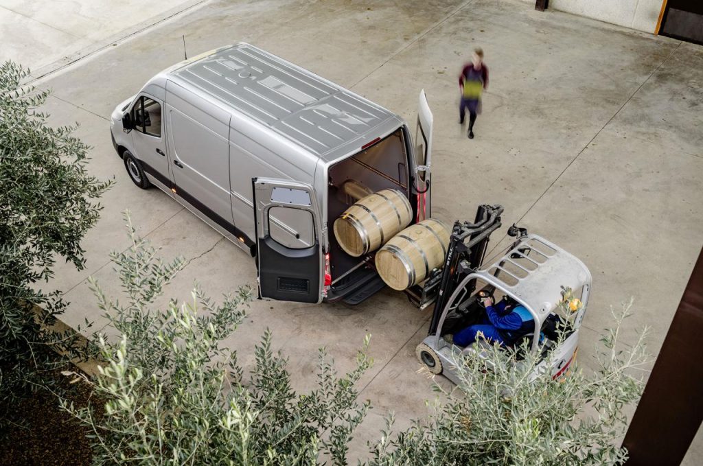 hd-mercedes_sprinter_une_3me_gnration_connecte_1-28