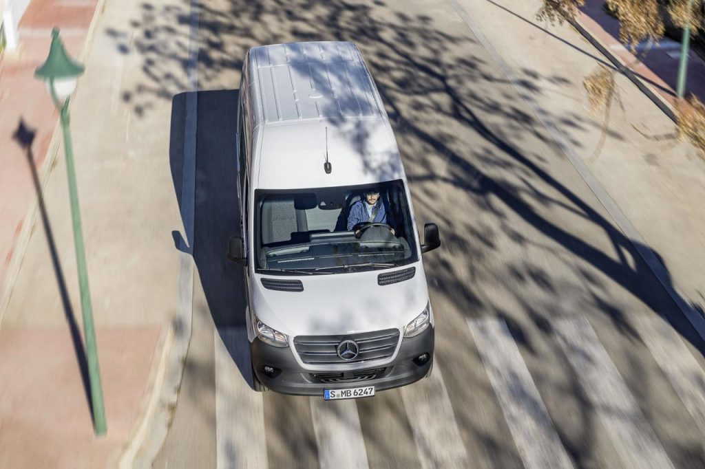 hd-mercedes_sprinter_une_3me_gnration_connecte_1-39