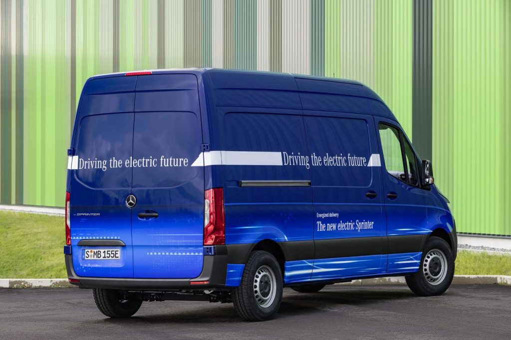 hd-mercedes_sprinter_une_3me_gnration_connecte_2-5