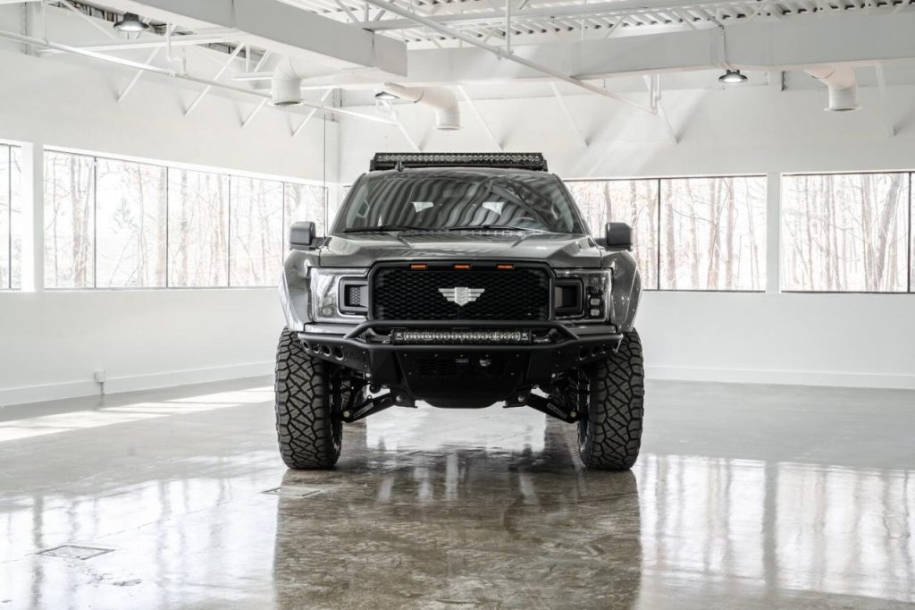 hd-mil_spec_met_un_v8_de_500_ch_dans_le_ford_f_150_1-15