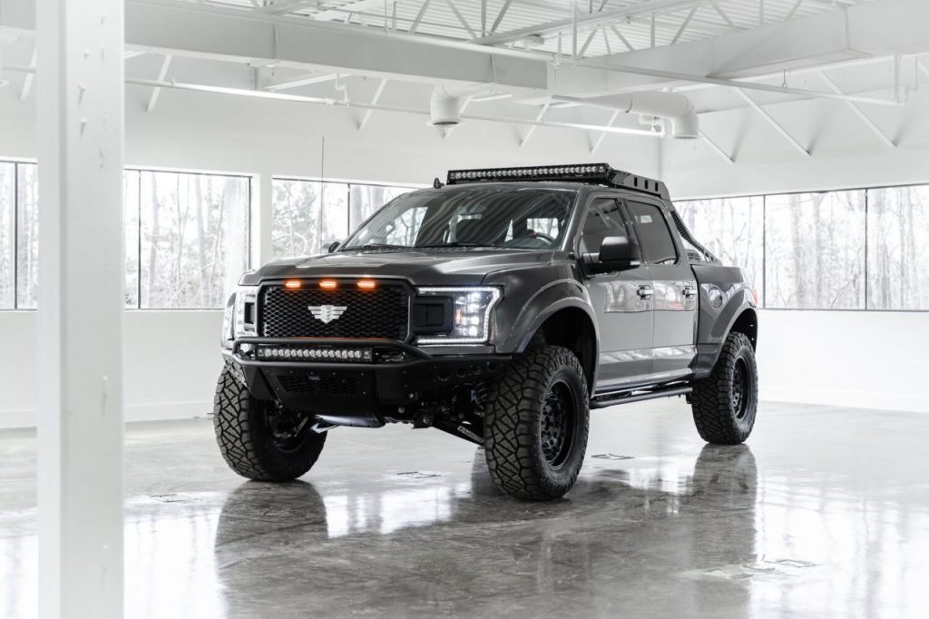 hd-mil_spec_met_un_v8_de_500_ch_dans_le_ford_f_150_1-16