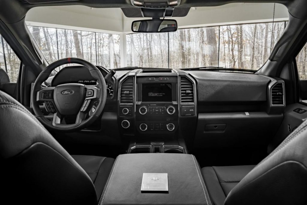 hd-mil_spec_met_un_v8_de_500_ch_dans_le_ford_f_150_1-5