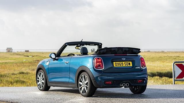 hd-mini_cabrio_sidewalk_le_printemps_arrive_grand_pas_2-3