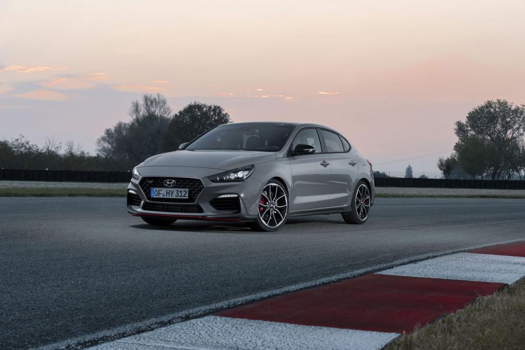 hd-mondial_paris_2018_hyundai_i30_fastback_n_1-19