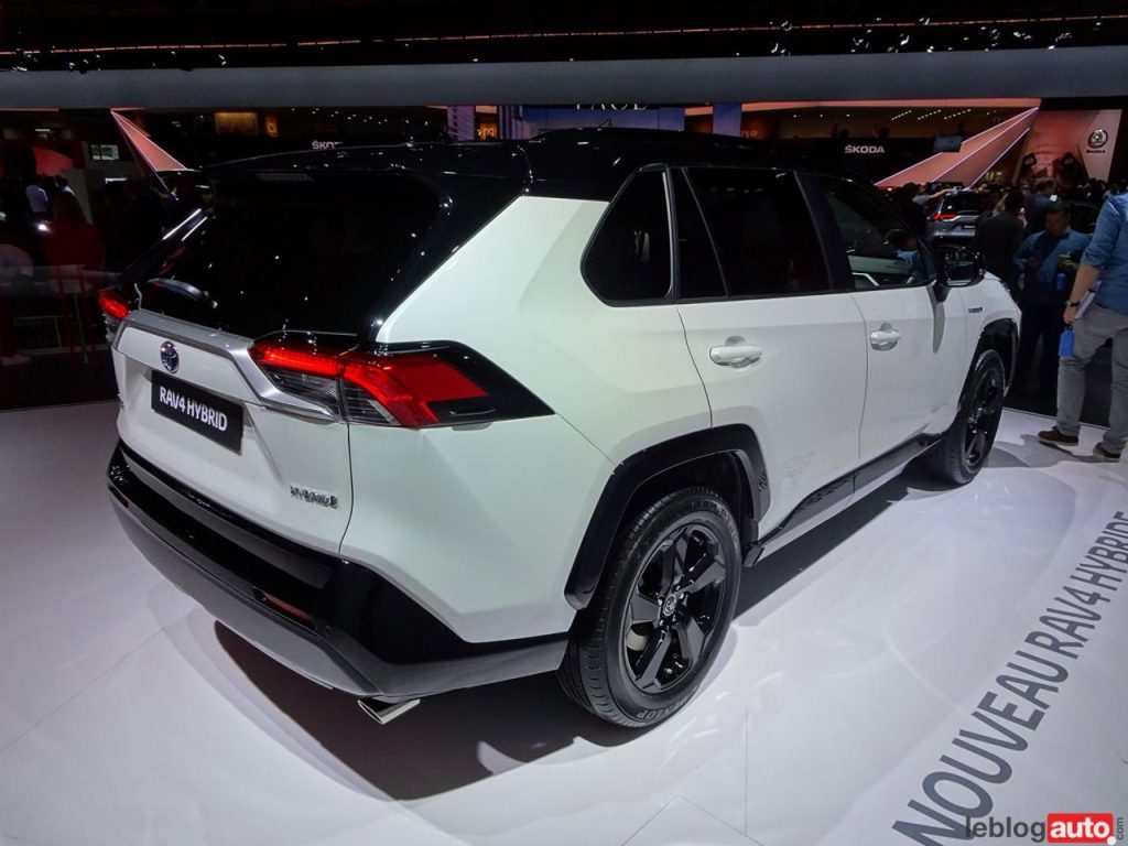 hd-mondial_paris_2018_live_toyota_rav_4_hybride_1-8