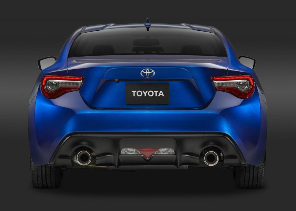 hd-new_york_2016_toyota_86_1-4