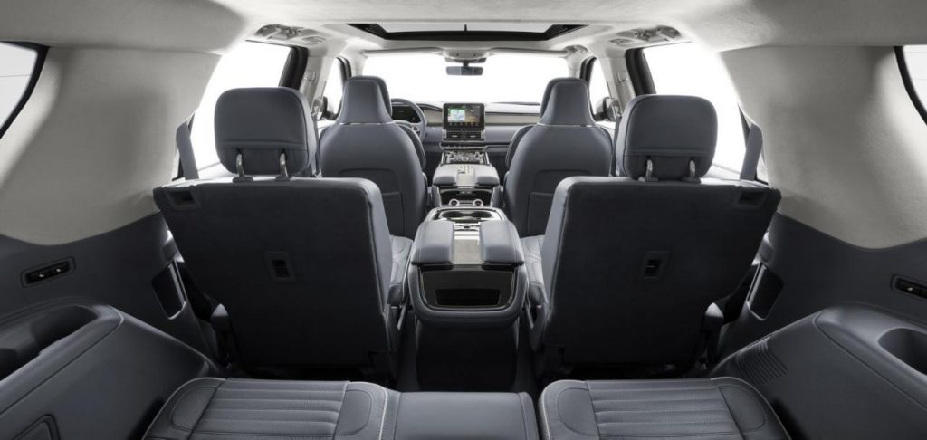 hd-new_york_2017_lincoln_navigator_1-17