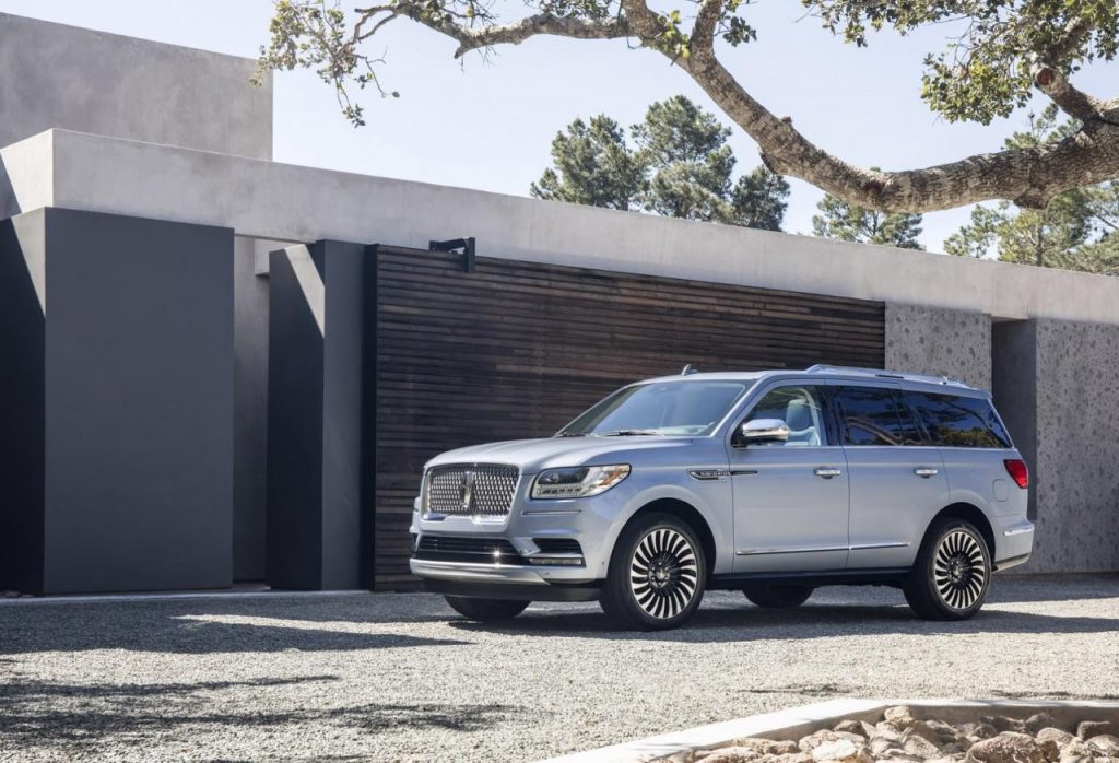 hd-new_york_2017_lincoln_navigator_1-6