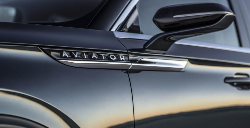 hd-new_york_2018_lincoln_aviator_1-10