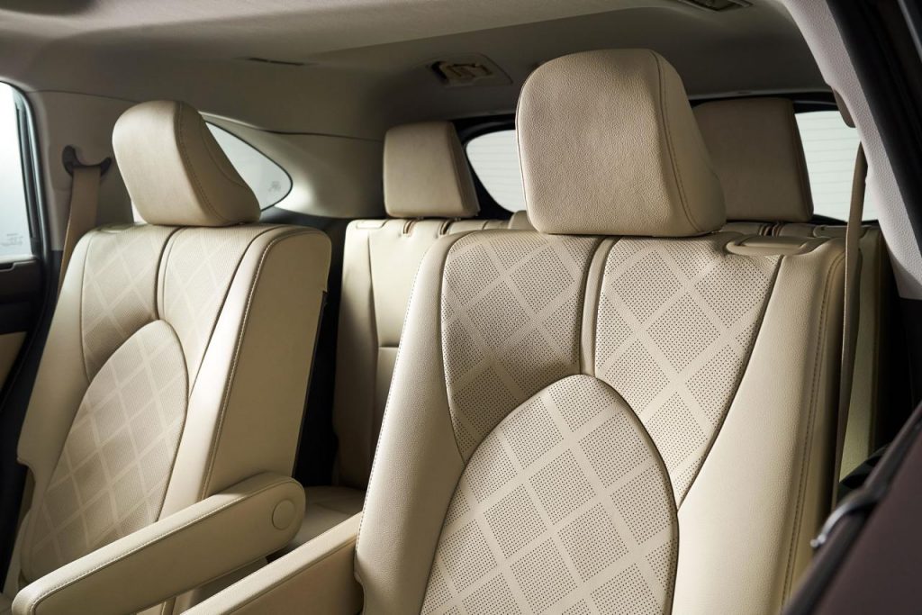 hd-new_york_2019_toyota_highlander_1-3