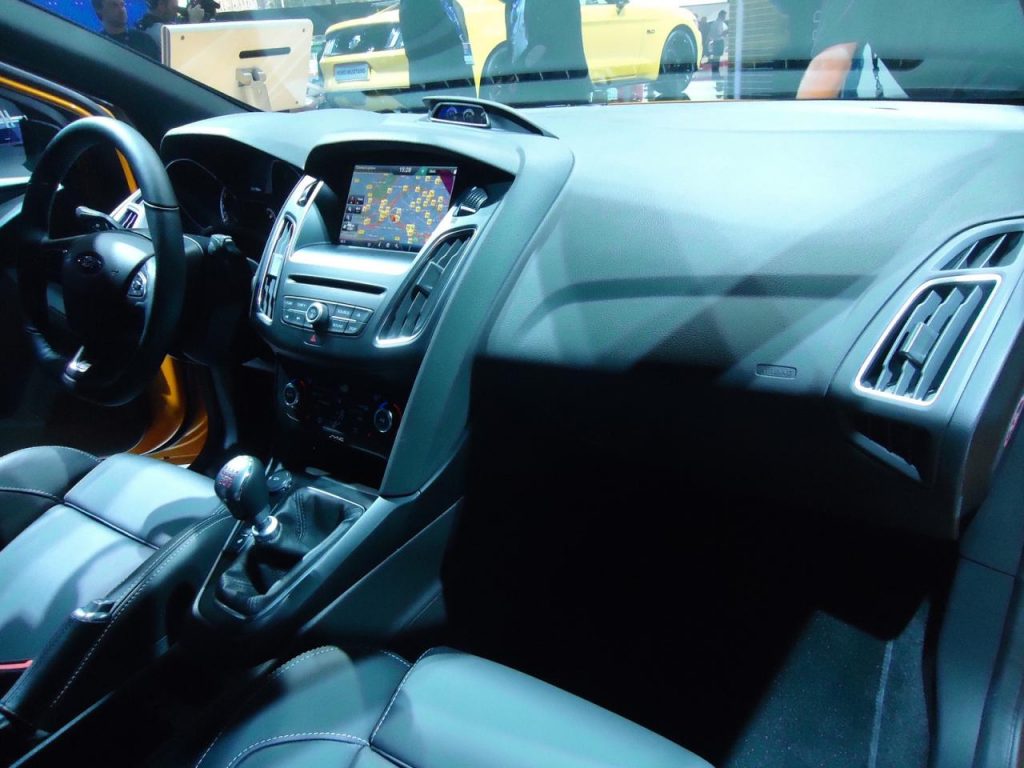 hd-paris_2014_live_ford_focus_st_1