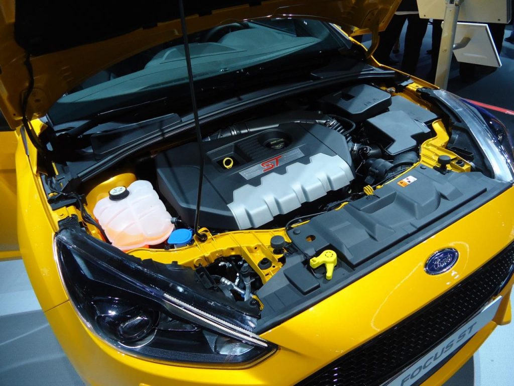 hd-paris_2014_live_ford_focus_st_1-2