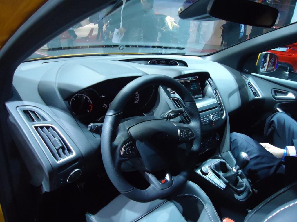 hd-paris_2014_live_ford_focus_st_1-4