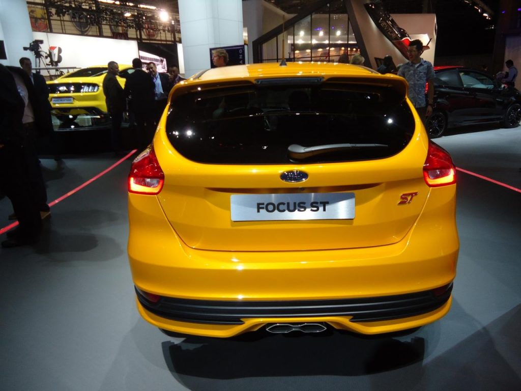 hd-paris_2014_live_ford_focus_st_1-6