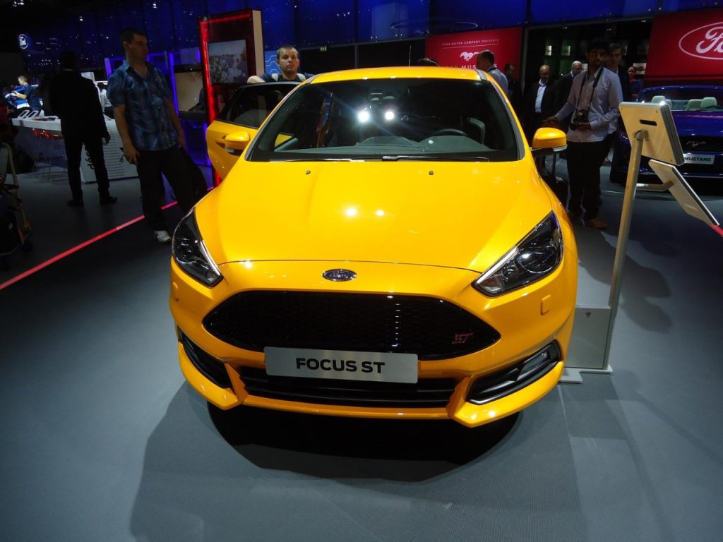 hd-paris_2014_live_ford_focus_st_1-8