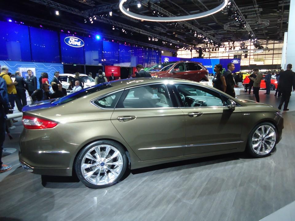 hd-paris_2014_live_ford_mondeo_vignale_1-4