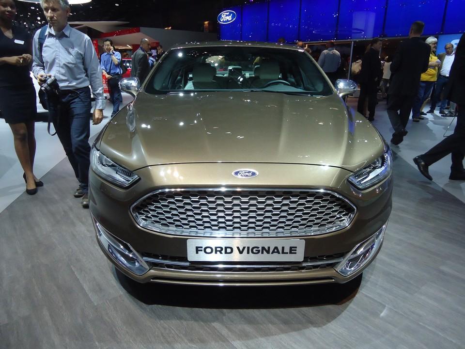 hd-paris_2014_live_ford_mondeo_vignale_1-6
