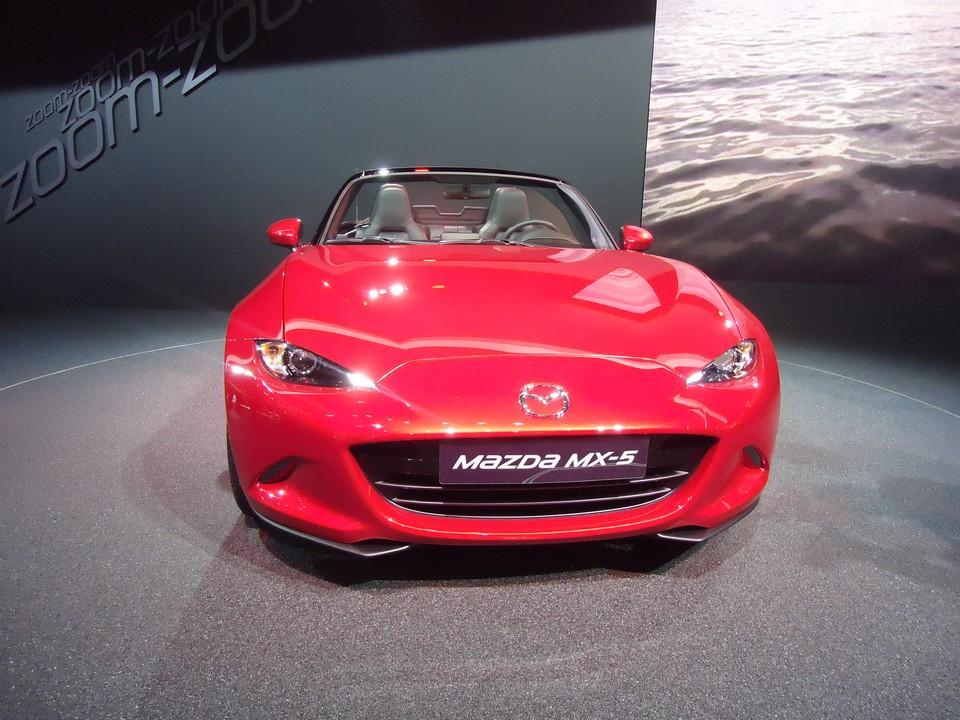 hd-paris_2014_live_mazda_mx_5_1-5