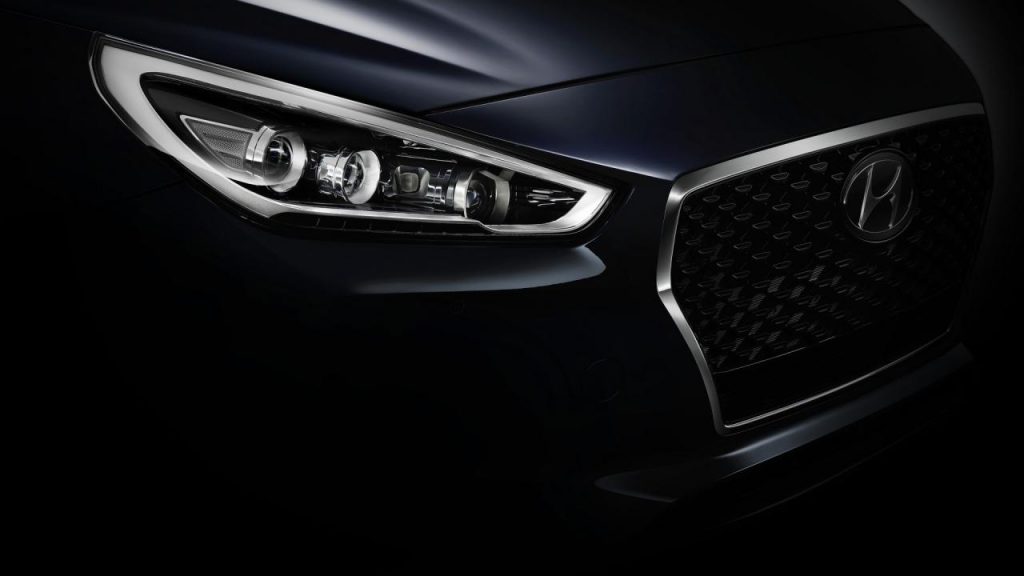 hd-paris_2016_hyundai_i30_suite_du_teasing_1-2