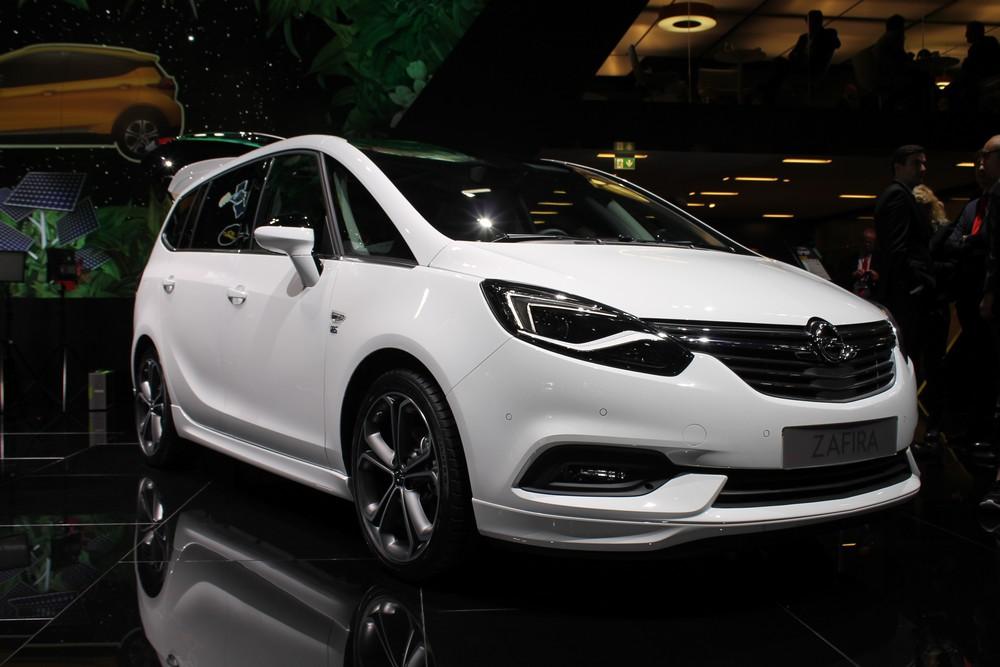 hd-paris_2016_live_opel_zafira_1-9