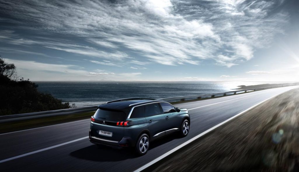 hd-paris_2016_peugeot_5008_1-7